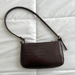 Brown shoulder bag - super cute! 🤎